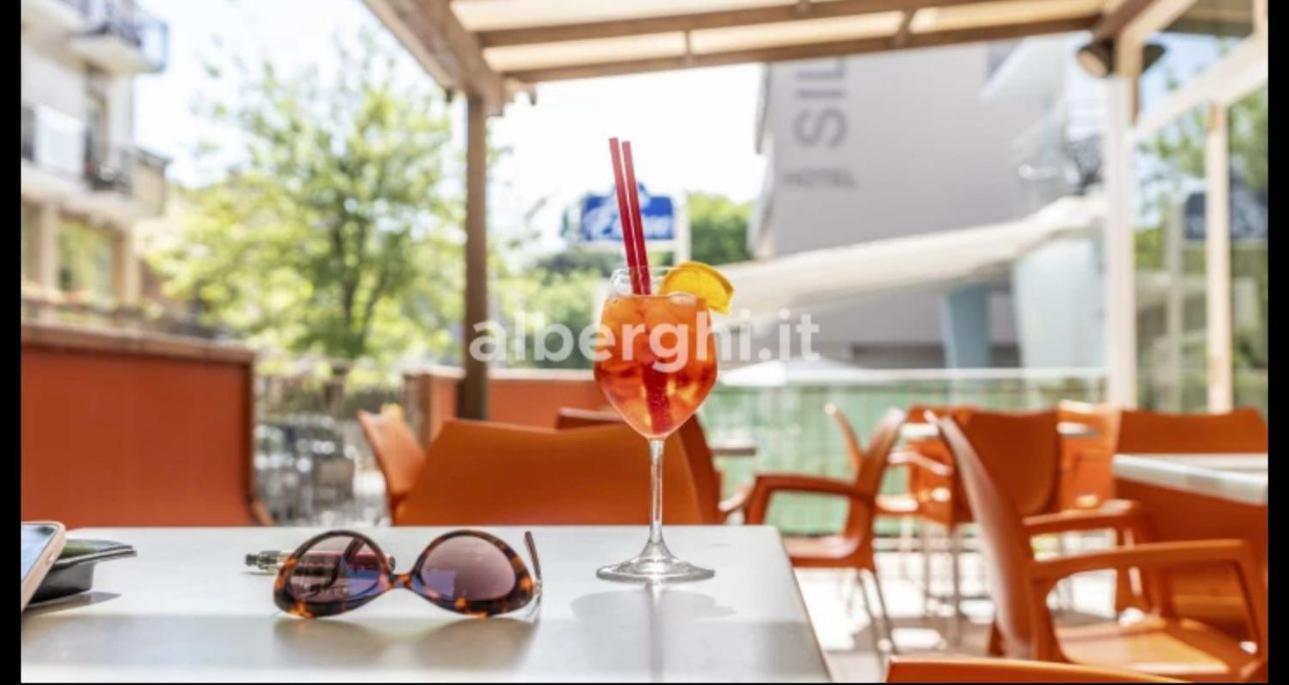 Hotel Sport Rimini Exterior foto